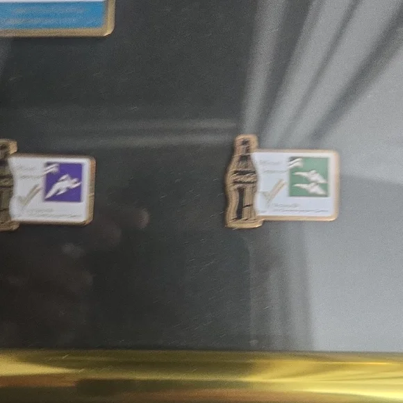 Vintage 1994 Coca-Cola Victoria Commonwealth Games Framed Pin Set (15 Pins) - Picture 5 of 9
